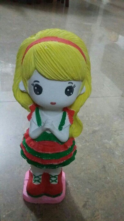 bé gái cầu nguyên